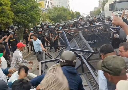 शिक्षक आन्दोलनमा झडप, प्रहरिद्वारा लाठीचार्ज