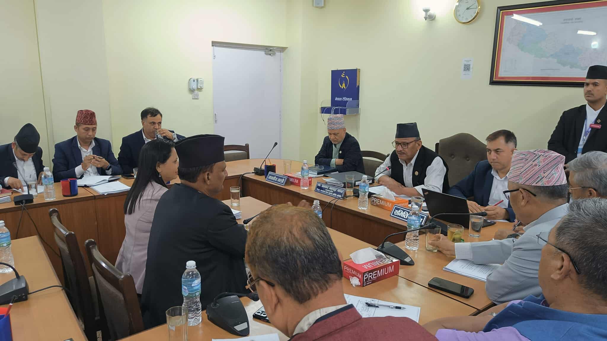 इसिडिलाइ विद्यालय संरचनामा राखिने , एसइइ प्रदेशस्तरमा, निजि विद्यालयलाइ गुठिमा नलगिने