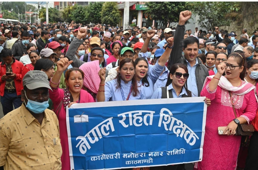 राहत शिक्षकको चेतावनी : “विना समन्वय दरबन्दी मिलान गरे सरकार ढाल्ने तागत राख्छौं